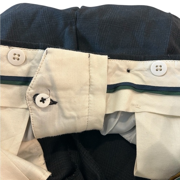 Tommy Hilfiger Wool Suit - Pre-Loved in Excellent Condition - Picture 12 of 12